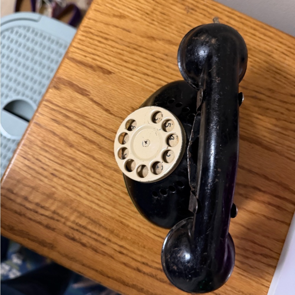 1940 Childs metal phone toy - Picture 2 of 5